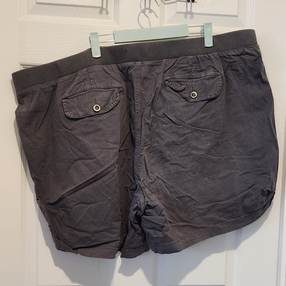 Sonoma Women's Charcoal Cargo Shorts 3X - Picture 2 of 3